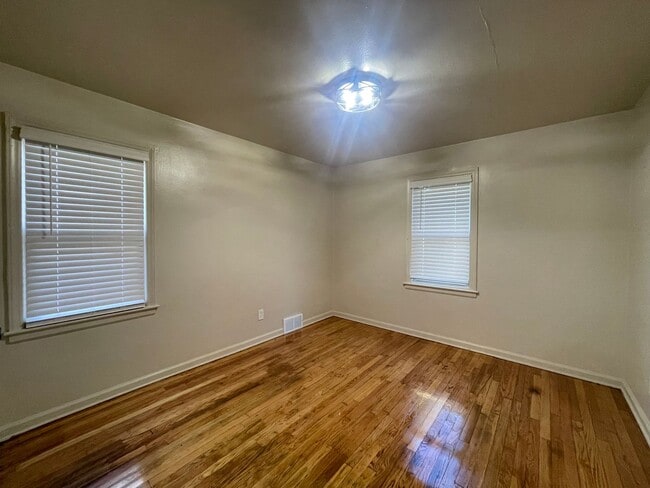 Photo - Warm & Spacious 4-Bedroom Single Family Ho...