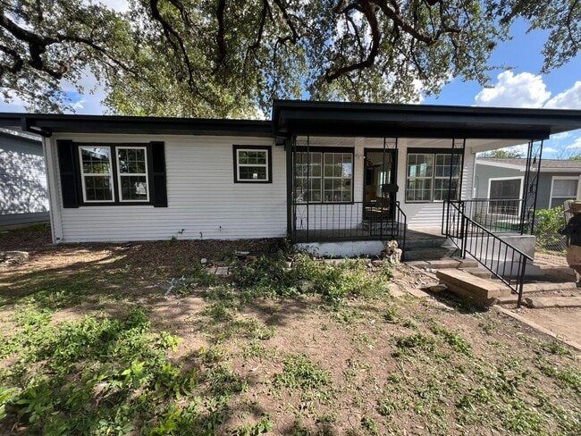 FOR RENT – 3 Bed / 1 Bath Home in San Anto... - FOR RENT – 3 Bed / 1 Bath Home in San Anto...