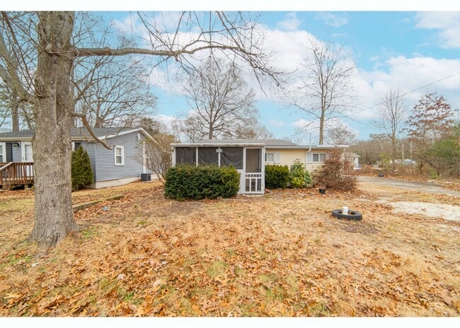 Building Photo - Cozy Bungalow