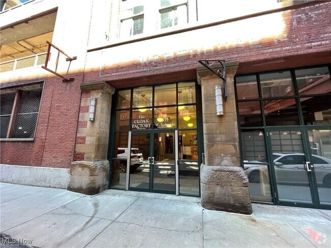 Building Photo - 635 W Lakeside Ave Unit 100 A1 Rental