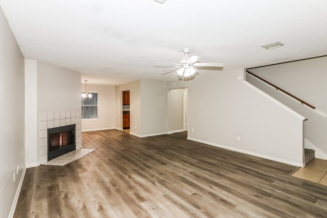 Photo - 6803 Hedgewick Dr