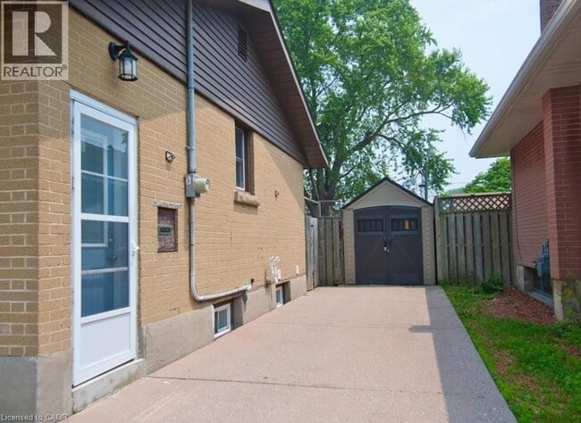 Photo - 651 Upper Ottawa St