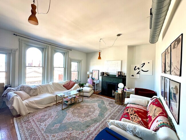 Building Photo - 4102 Butler St Unit 3 Rental