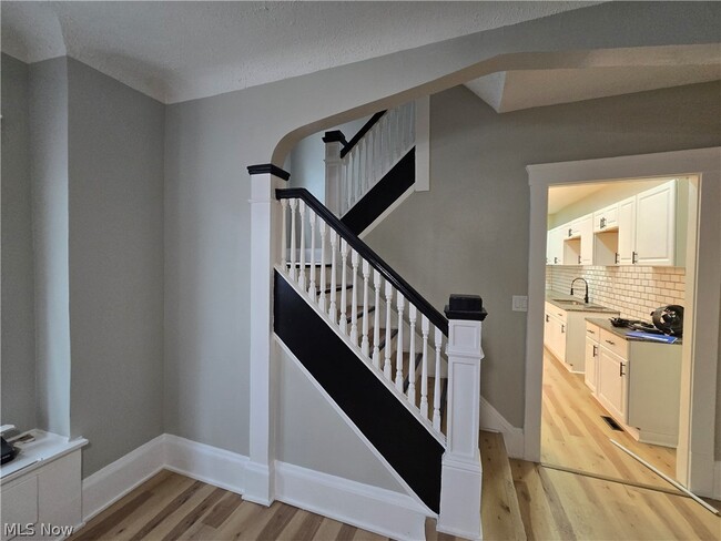 Photo - 9807 Parkgate Ave