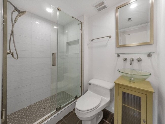 Building Photo - 3407 Roseland St