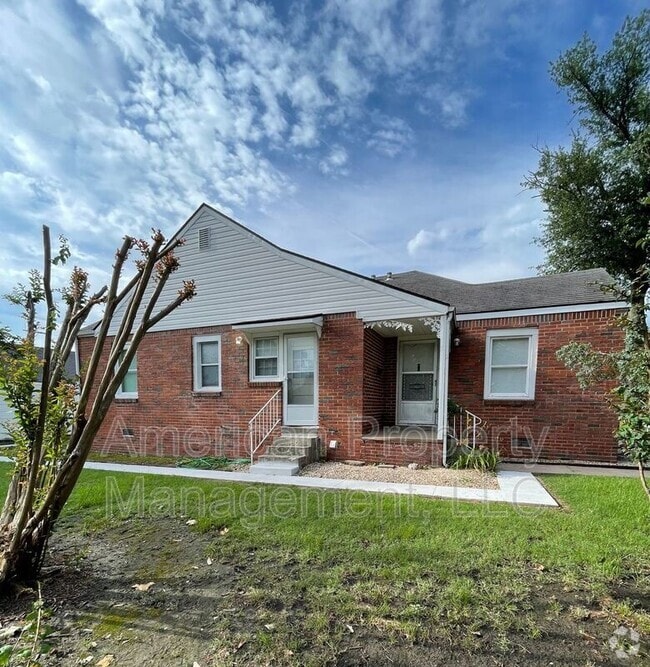 Building Photo - 901 S Erie Ave Rental