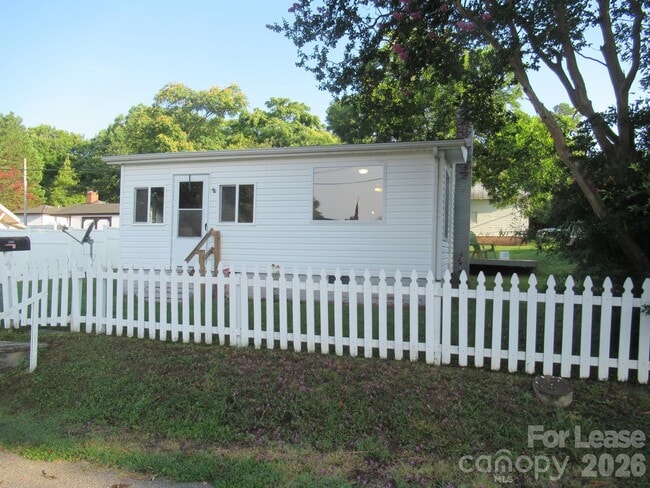 Photo - 306 2nd St