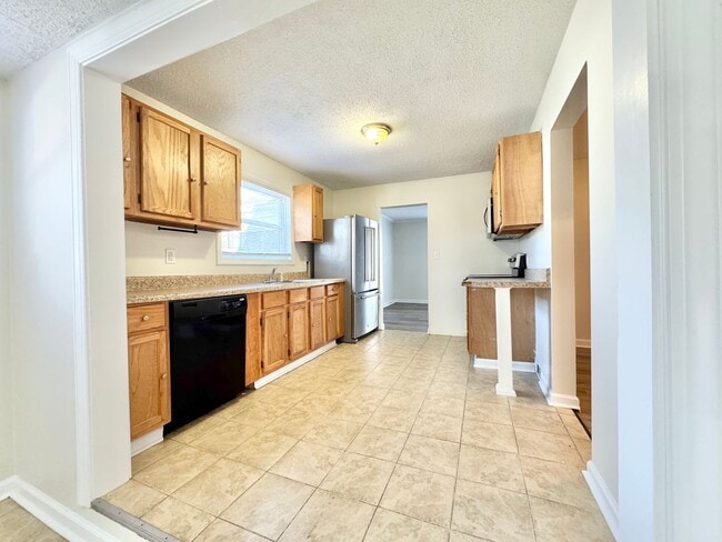 Photo - Spacious 4 Bedroom Located in Garden Homes