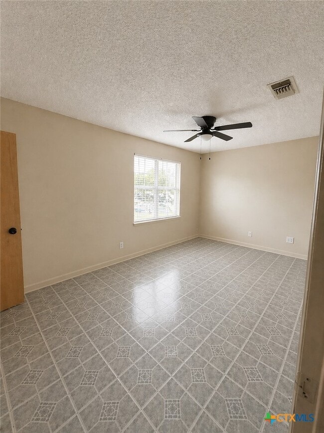 Photo - 1813 Cedarhill Dr