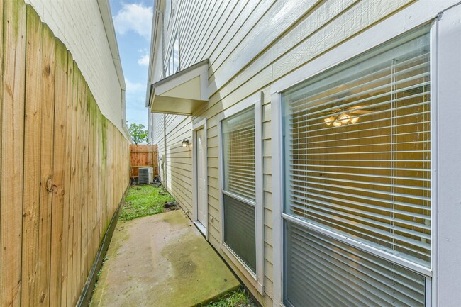 Photo - 2322 Chenevert St