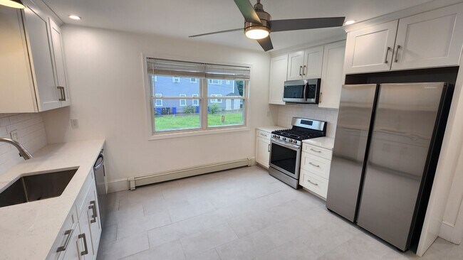 Building Photo - 248 Pearl St Unit 1 Rental