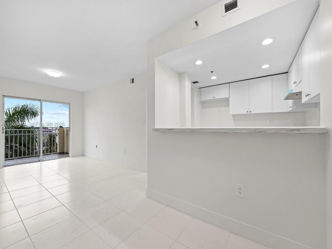 Building Photo - 1750 NW 27th Ave Unit 0