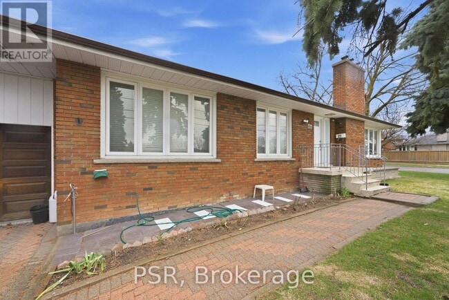 Photo - 27 Kingsview Blvd