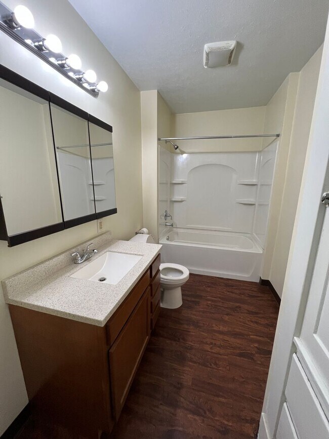 333 E Broadway Ave House House Rental in Girard, OH