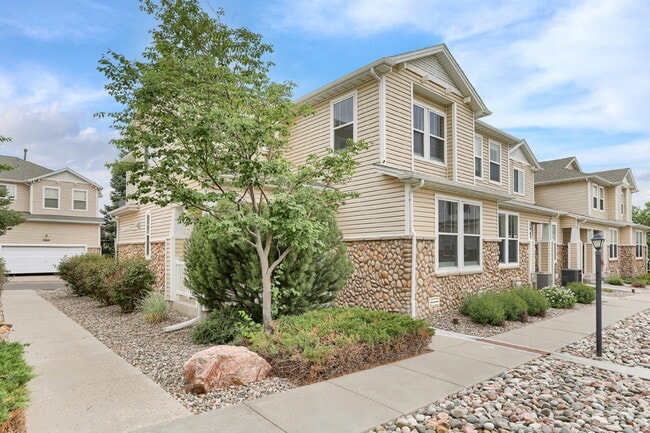 Bright & Spacious 3-Bed Townhome Just 15 M... - Bright & Spacious 3-Bed Townhome Just 15 M...