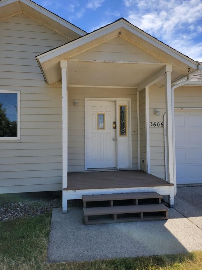 2 Bed, 2 Bath Duplex with fenced yard in B... - 2 Bed, 2 Bath Duplex with fenced yard in B... House