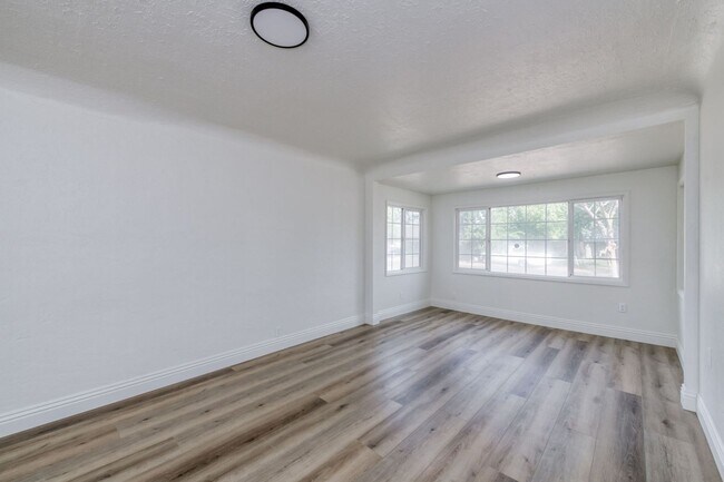 Photo - ? For Rent – Beautifully Updated 3 Bedroom...