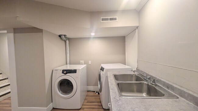 Photo - 46050 Camrose Ave