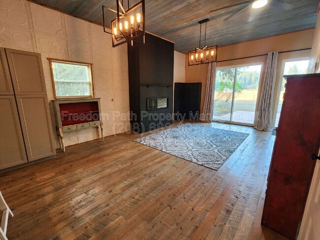 Photo - 20 Lilac Ln