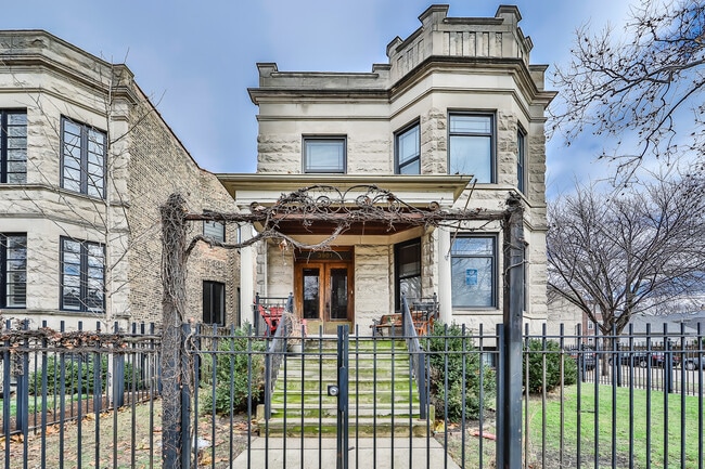 Building Photo - 3901 N Hamilton Ave Rental