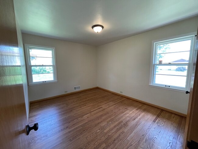 Corner bedroom #1