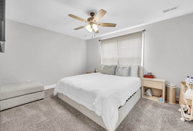 Photo - Beautiful modern home less than 2 years old