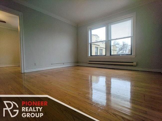 Building Photo - 1129 W Oakdale Ave Unit 1121-3B