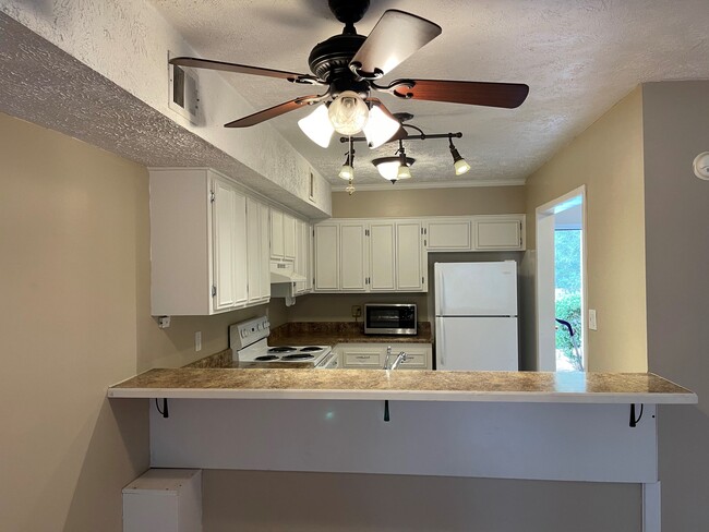 Building Photo - 365 W Illinois Ave Unit 1