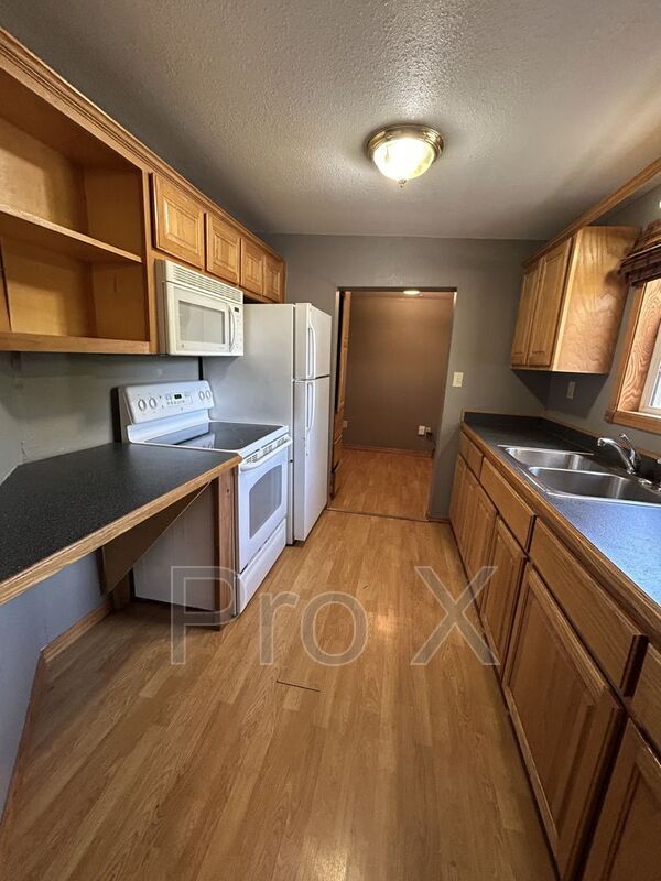 Photo - 1107 E 7th St