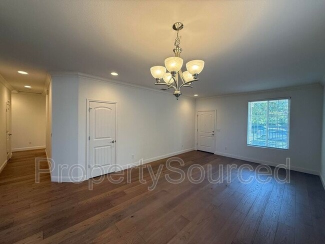 Photo - 333 Catmint St