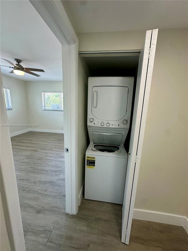 Photo - 8125 Hawthorne Ave