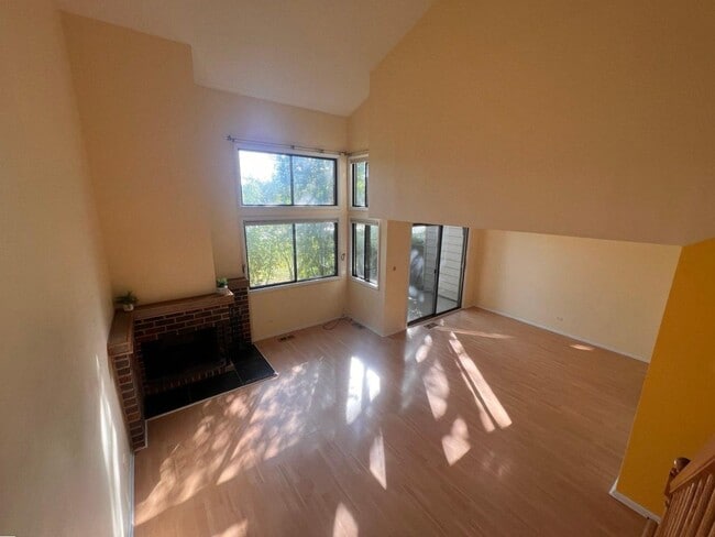 Photo - 823 Gladstone Dr