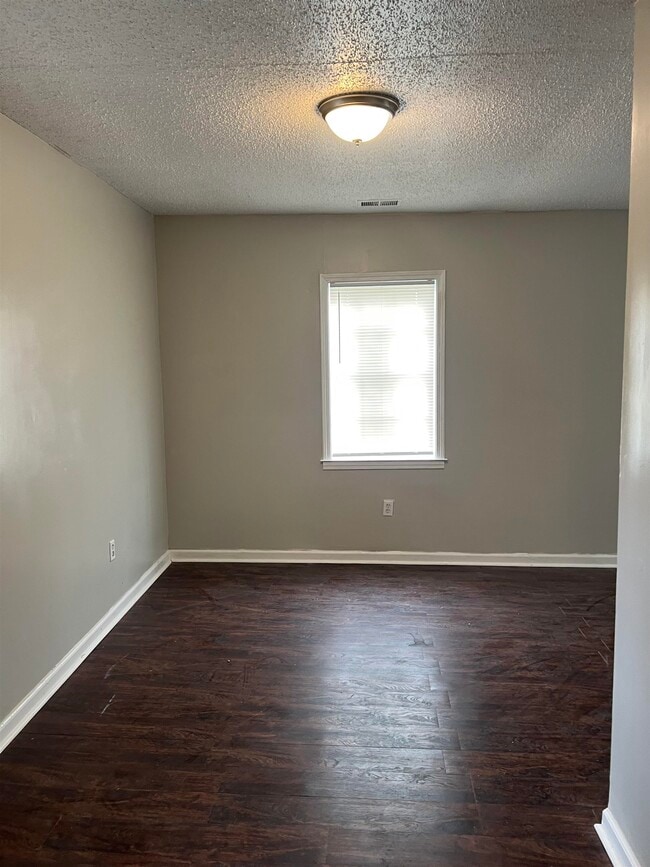 Photo - 318 Red Oak St