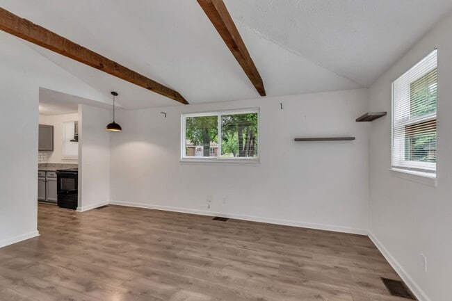 Building Photo - AVAILABLE JULY 10TH. 2 Bed 1 bath FOR LEASE in South Inglewood (East Nashville). $1750 Rent. Pets...