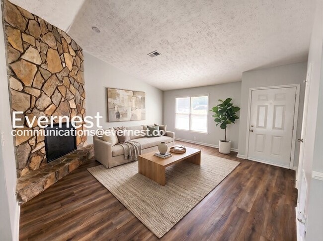 Photo - 3 Bed/2 Bath Home with Garage / Pet-Friendly / Coming Soon!