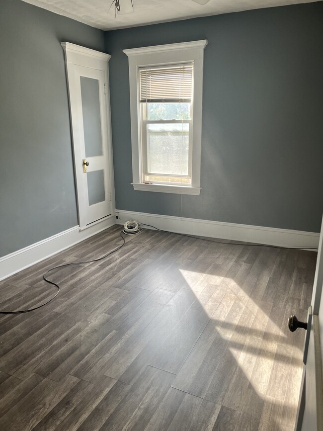 Building Photo - 83 Nash Rd Unit 2nd floor