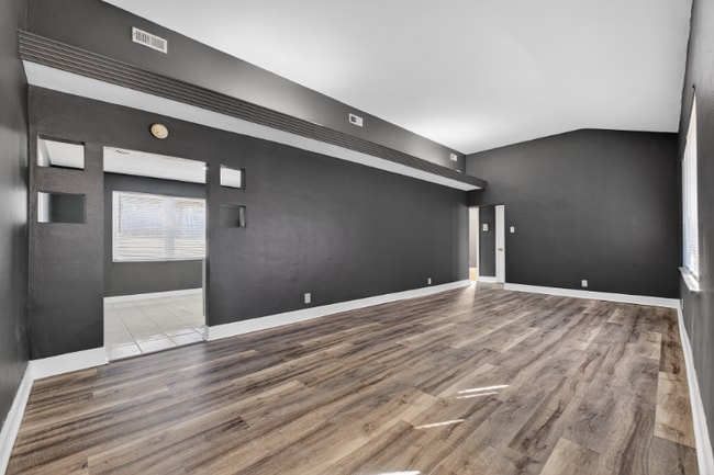 Photo - 10235 Midland Blvd