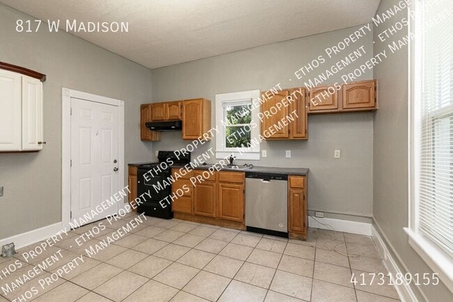 Photo - 817 W Madison-