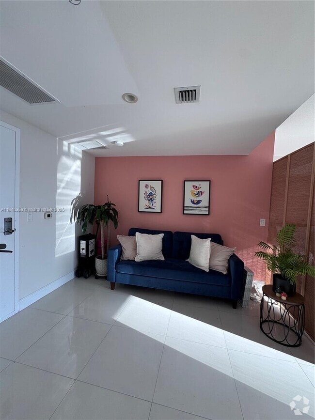 Building Photo - 185 SW 7th St Unit 3300 Rental