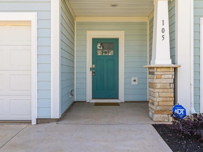 Photo - 105 Cobden Ct
