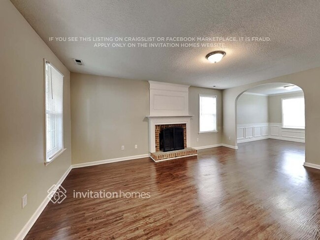 Photo - 526 Crossview Ln