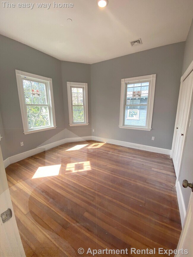 Photo - 32 Putnam Ave Unidad #3