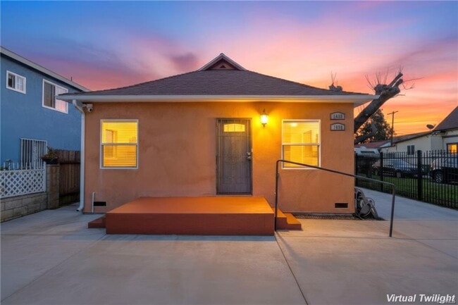 Building Photo - 1033 E 57th St