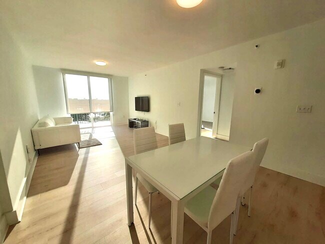 Photo - 8888 Collins Ave Unidad 512