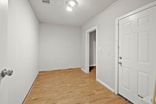 Photo - 728 22nd Ave N