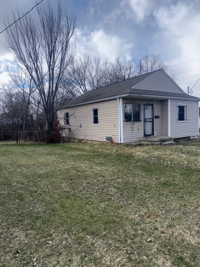 Photo - 3221 Burgess St