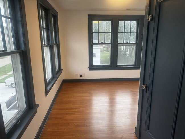 105 University St