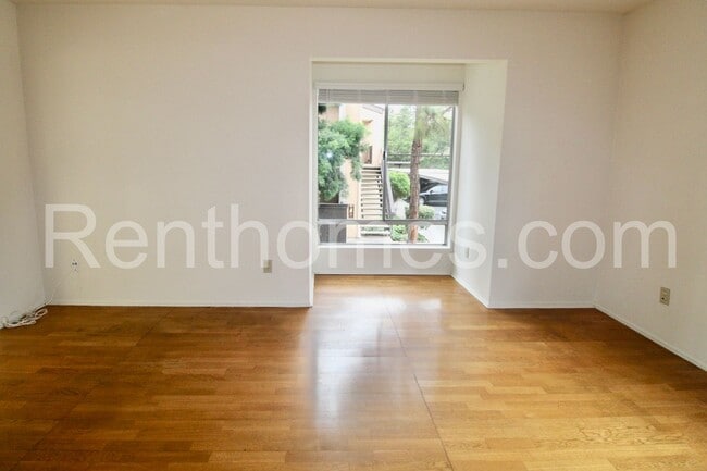 Photo - 7958 Mission Center Ct