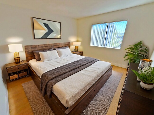 Photo - 1321 N Vista St Unit 205