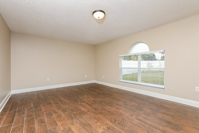 Photo - 293 Sawyerwood Pl